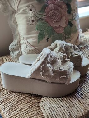 Beige Floral Applique Platform Slide Sandals - Women